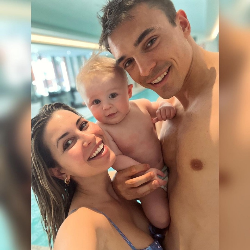 João Palhinha diverte-se com o filho na piscina