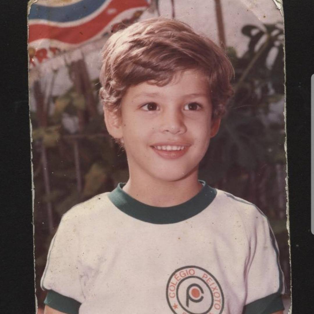 O ator Cauã Reymond quando era criança
Foto: Redes Sociais