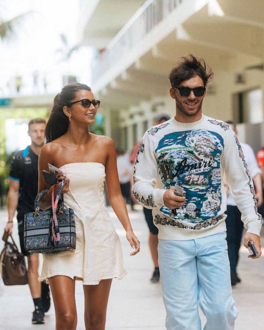 Kika Cerqueira Gomes acompanha namorado no GP Miami