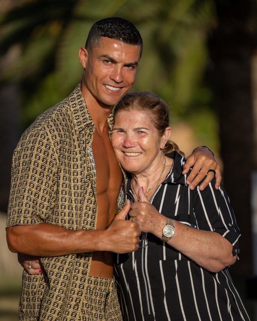 Dolores Aveiro afasta polémicas e garante: "O Ronaldo está feliz!"