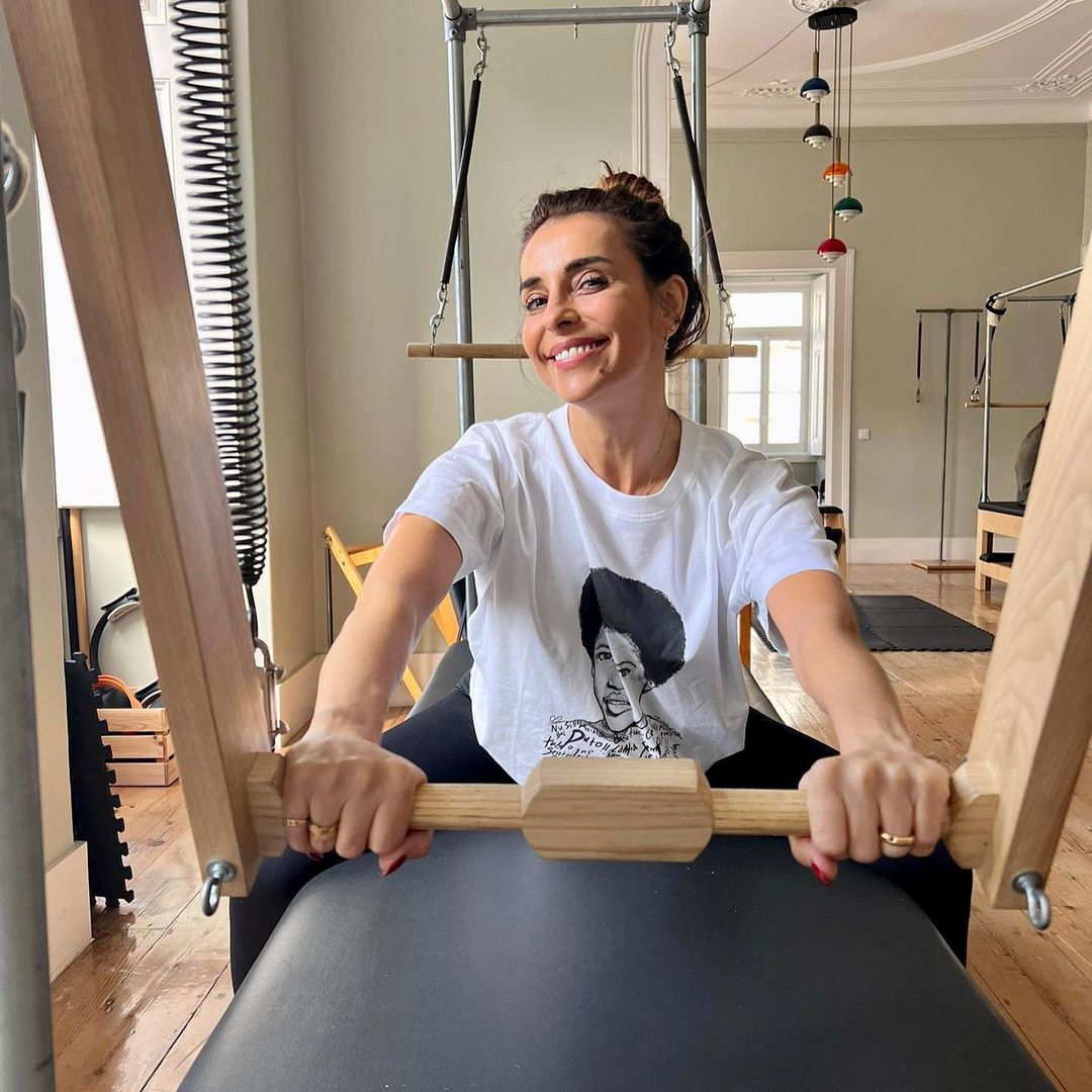 Catarina Furtado mostra muita flexibilidade na prática de Pilates