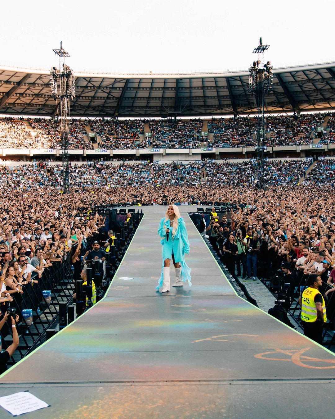 Bárbara Bandeira brilha na abertura dos Coldplay: 