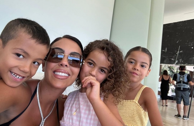 O exercício especial de Georgina para o 'bumbum'