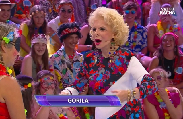 Lili Caneças imita gorila no "Vai ou Racha" e deixa plateia rendida