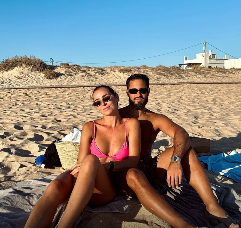 Vanessa Martins aproveita férias com o namorado