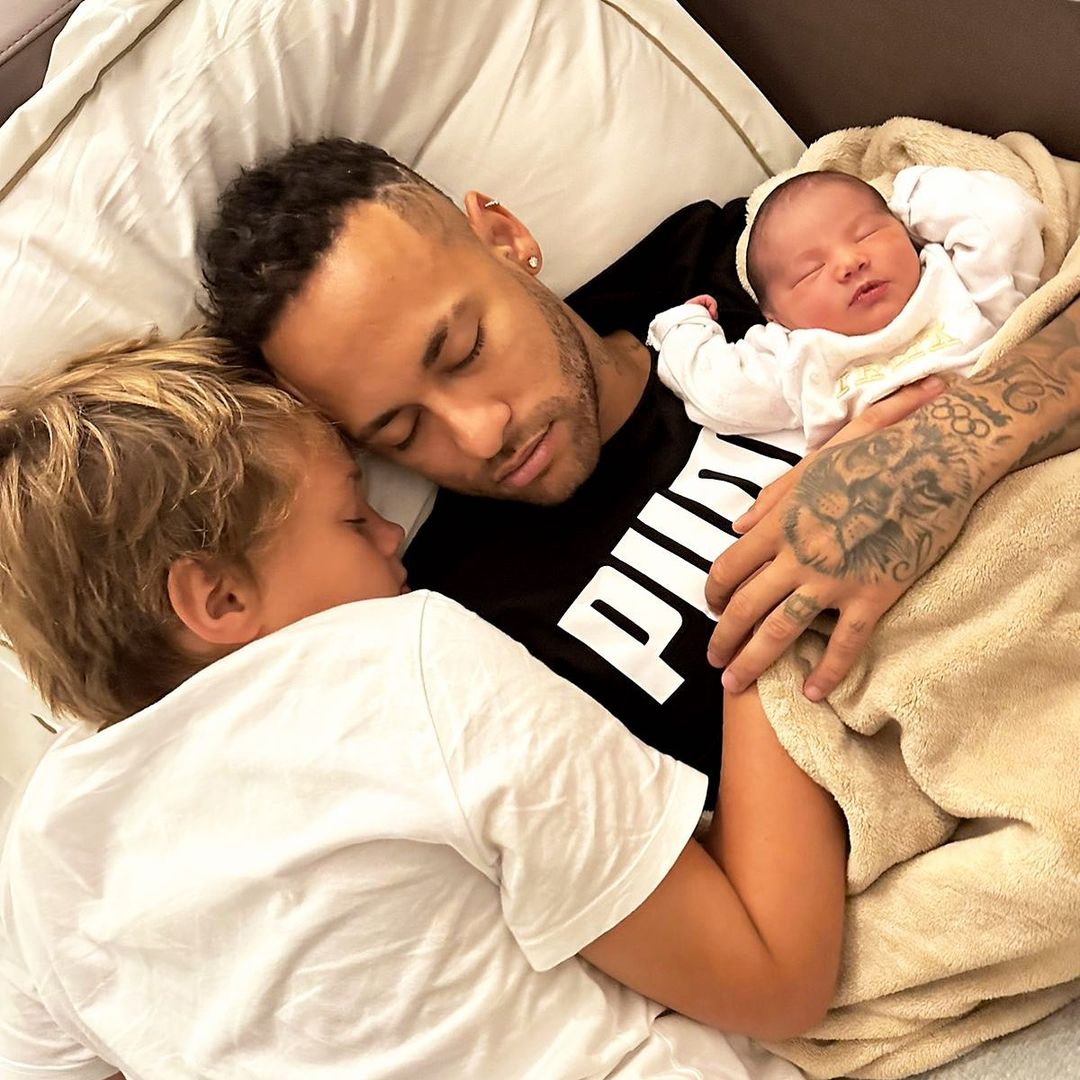 Neymar partilha foto com os dois filhos e deixa fãs rendidos