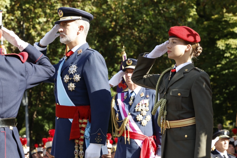 Princesa Leonor estreia-se enquanto militar ao lado do pai