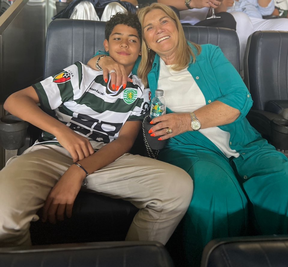 Dolores Aveiro chora com homenagem a Cristiano Ronaldo - Veja o vídeo