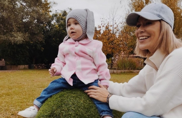 Filha de Marta Melro e Paulo Vintém encantada com animais de Quinta Pedagógica. Veja o vídeo!