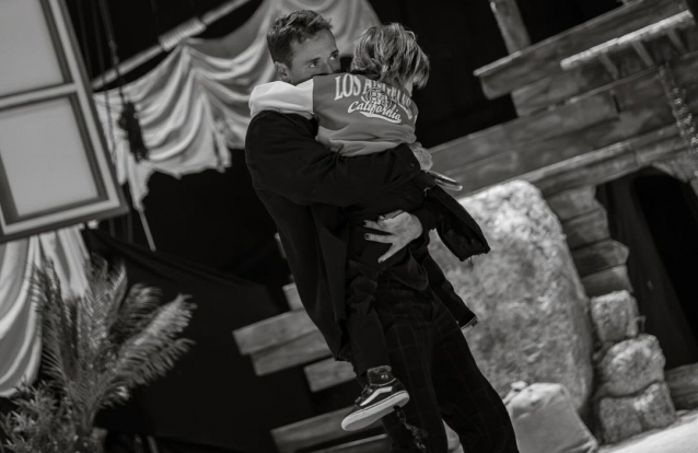 Miguel Cristovinho leva o filho aos ensaios de ‘O Peter Pan no Gelo’ e ao ‘The Voice’