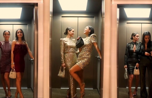 Carolina e Mariana Patrocínio já têm looks para a festa de Passagem de Ano. Veja quantos