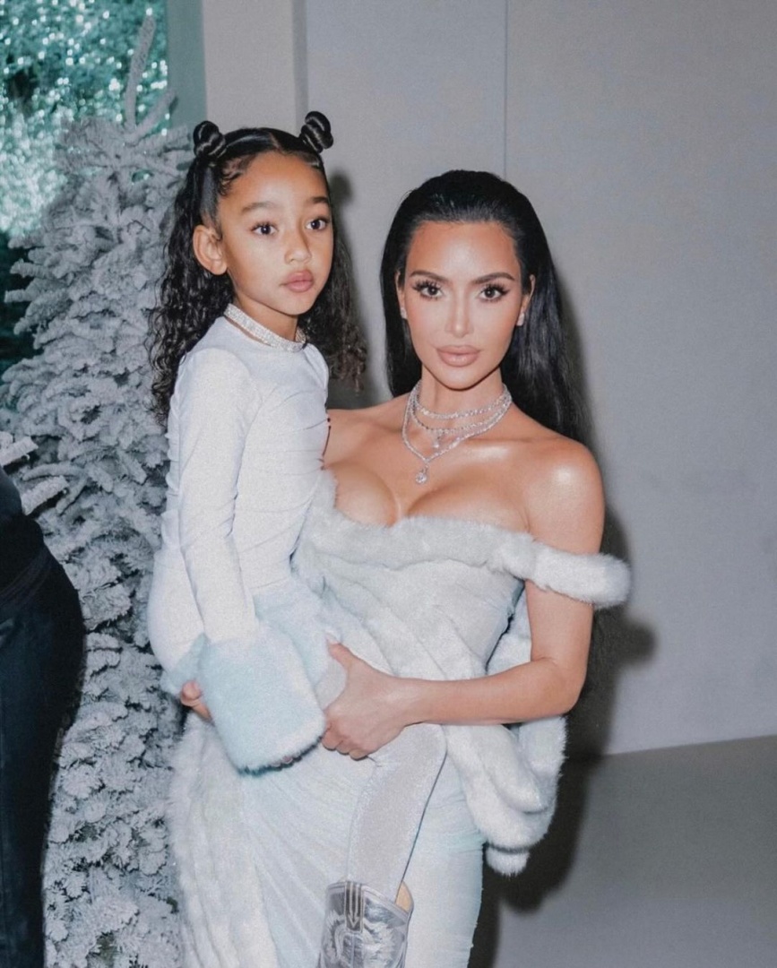 Kim Kardashian celebra 6º aniversário da filha com mensagem ternurenta