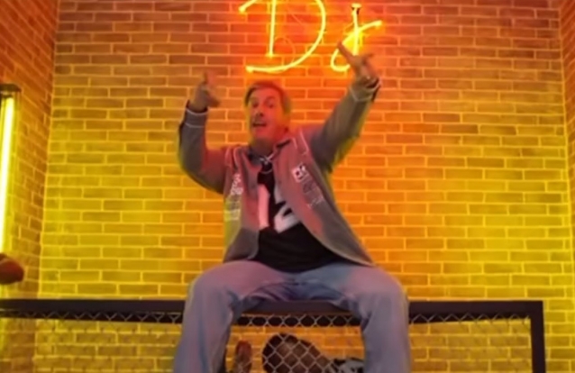 Bruno de Carvalho arrasa a cantar e a dançar…: “o melhor kudurista de Portugal” – Veja o vídeo!