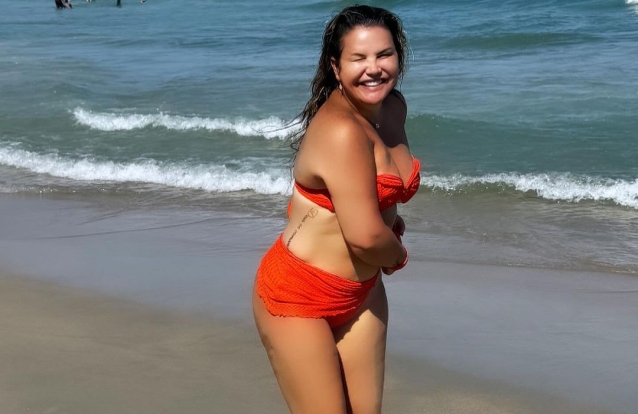 Katia Aveiro partilha fotos de biquíni e arranca elogios