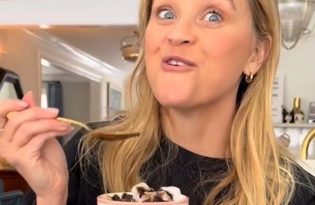 Reese Witherspoon come neve com ‘topping’ de chocolate! A nova tendência nos EUA