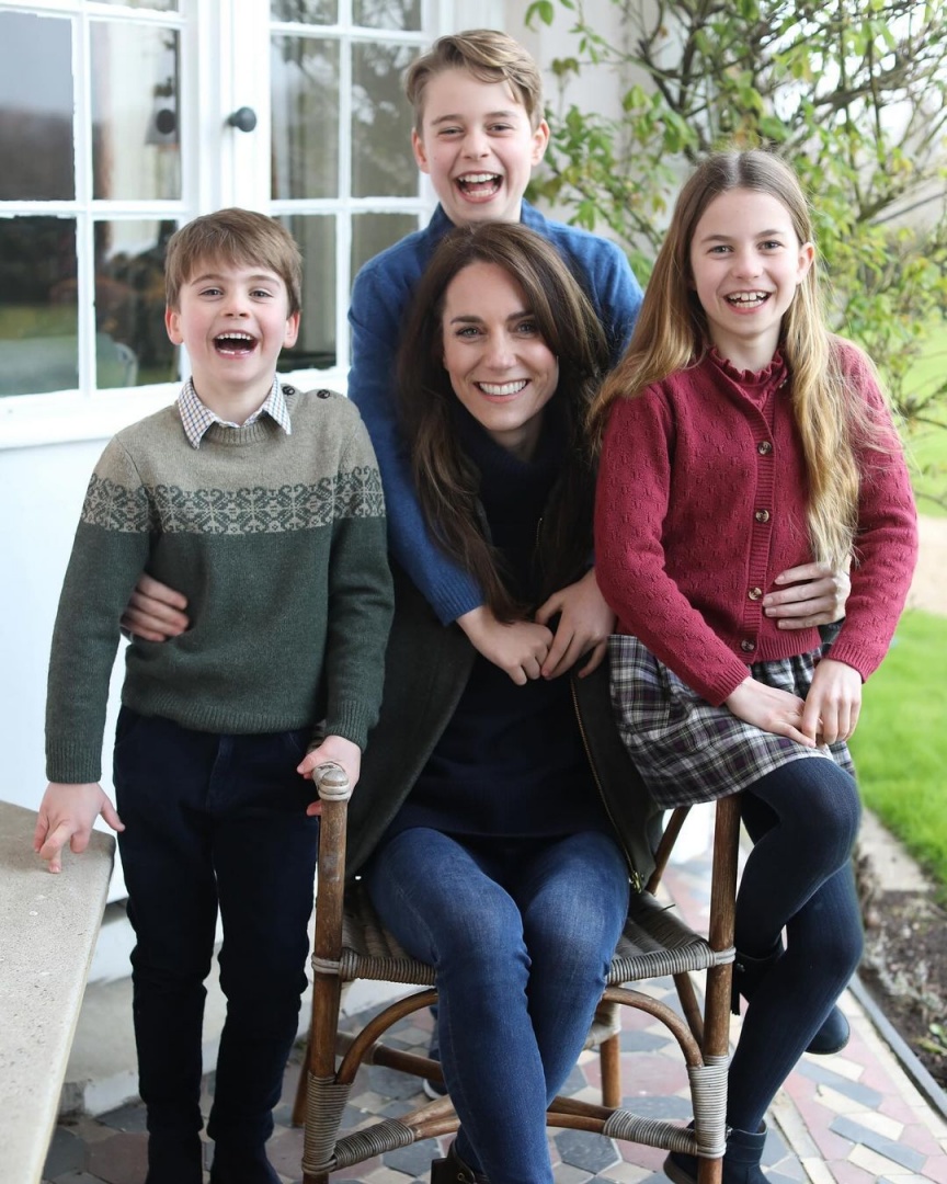 A primeira foto de Kate com os filhos depois da operação