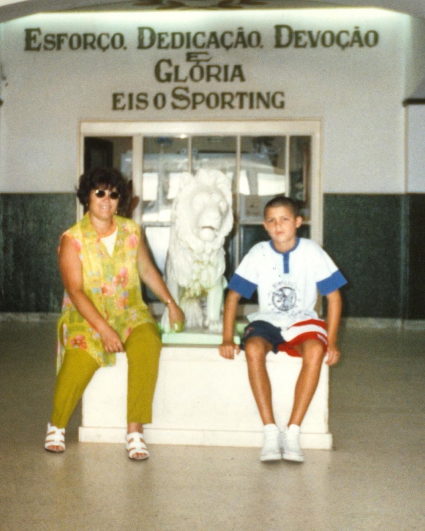 Cristiano Ronaldo partilha fotografia inédita com a mãe quando tinha 12 anos