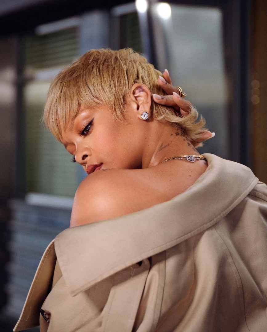 Novo "look" de Rihanna agita as redes sociais