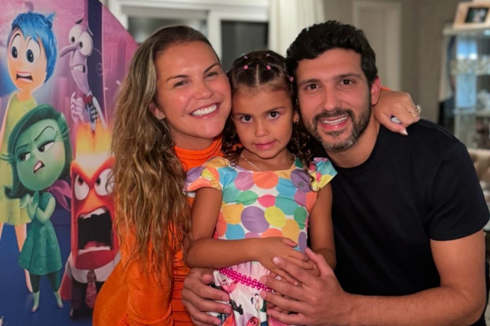 Katia Aveiro revela fotos da festa de aniversário da filha: "Poucos mas bons"