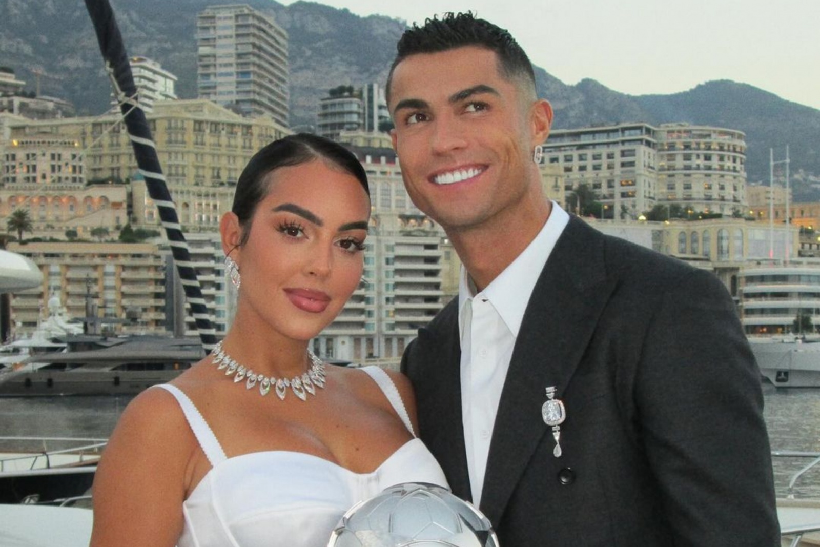 Cristiano Ronaldo usa diamante único em noite de gala com Georgina Rodriguez