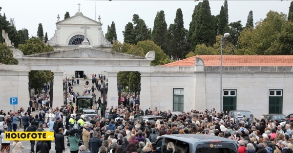 Centenas de pessoas nas ruas de Lisboa para o enterro de Marco Paulo