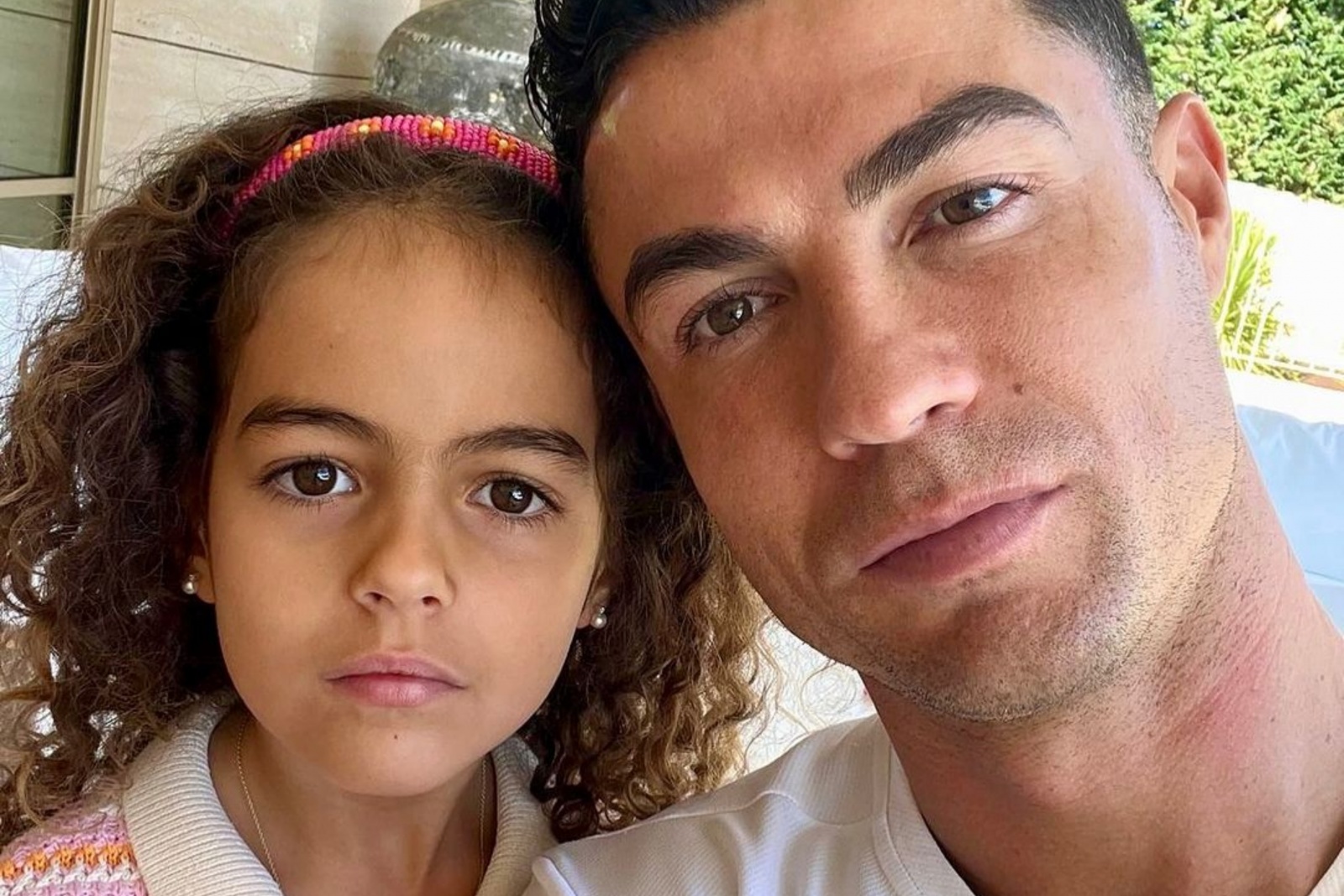 Cristiano Ronaldo impressiona com semelhanças à filha em nova fotografia