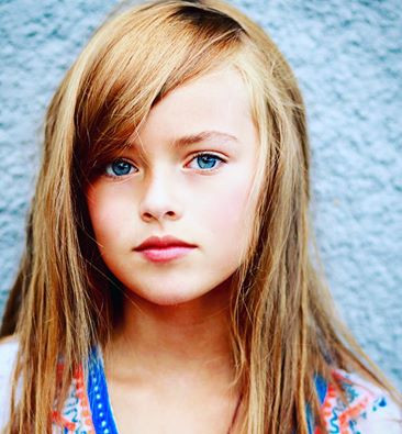 Foto De Stock Retrato De Crianças Da Menina Bonita. 10 Anos