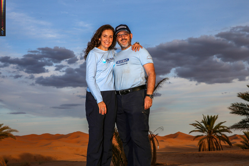 A piloto Elisabete Jacinto com o marido e gestor da equipa Jorge Gil.jpg