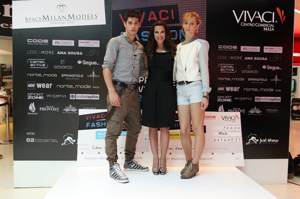 Dânia Neto com Marcos Gonzales e Ana Raquel, vencedores do casting de modelos We Want You, promovido pelo VIVACI Maia.JPG