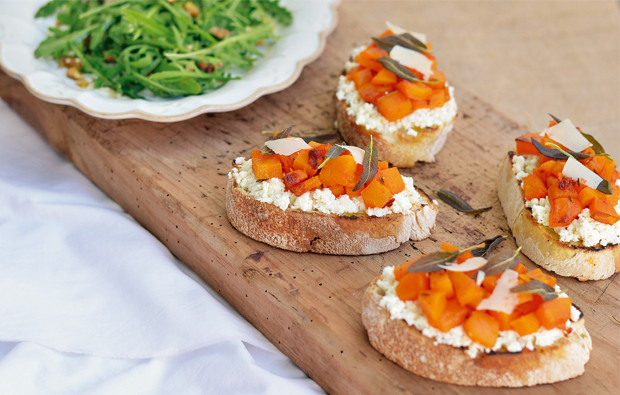 Bruschetta de ab&oacute;bora e requeij&atilde;o.jpg