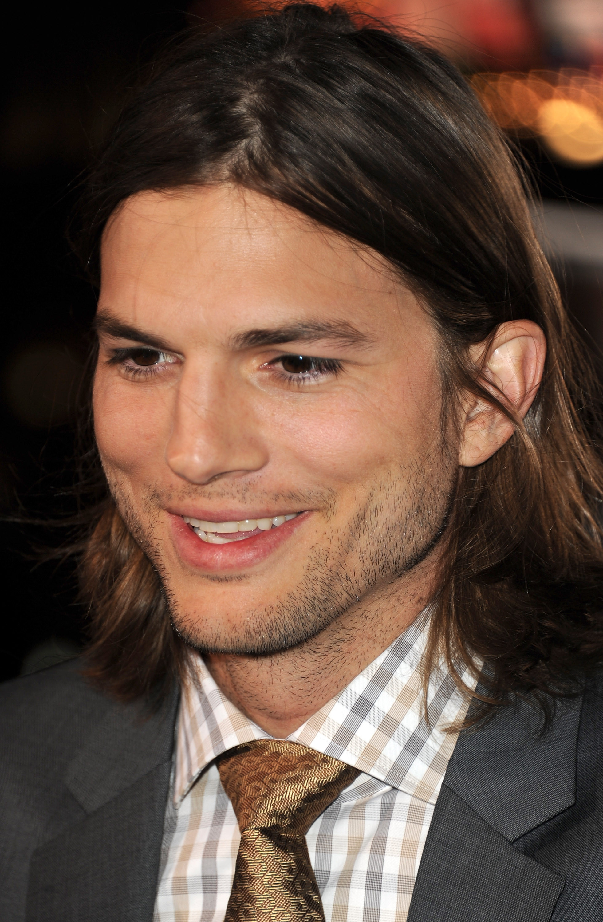 Activa Ashton Kutcher Esta Em Italia Com A Nova Namorada