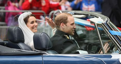 William e Kate: Os Duques de Cambridge saíram do palácio num Aston Martin