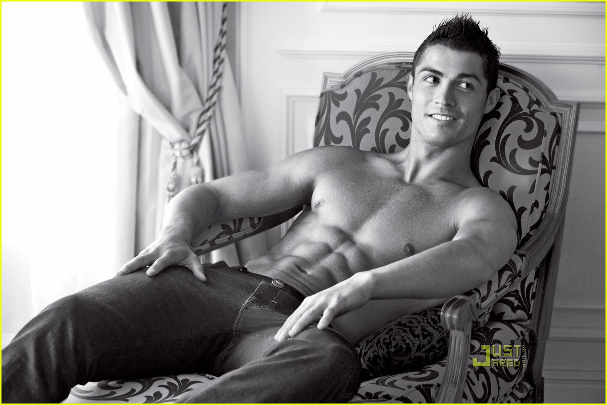 Cristiano Ronaldo Armani.jpg