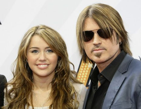 Pai de Miley Cyrus diz que Hannah Montana destruiu a sua vida