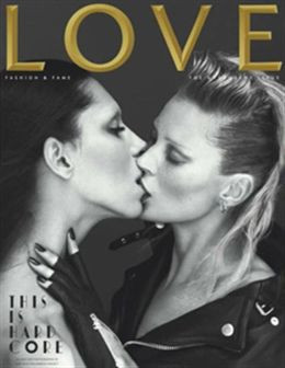 Kate Moss em beijo lésbico