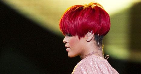 Veja a nova tatuagem de Rihanna!
