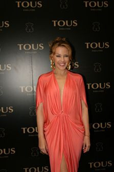 Kylie Minogue brilha em nova colecção da TOUS
