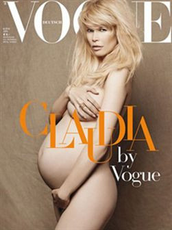Cláudia Schiffer: nua e grávida na capa da Vogue