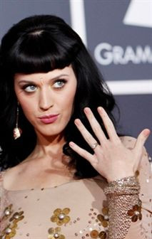 Katy Perry quer casar de branco