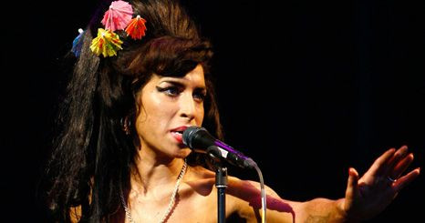 Amy Winehouse prepara colecção retro
