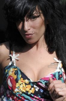 Amy Winehouse vai passar o reveillon no hospital