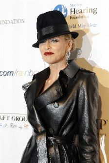 Look do dia: Sharon Stone!