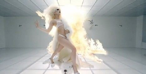 Lady Gaga: novo vídeo com muita lingerie à mistura
