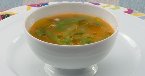 Sopa de feijão verde com tomate