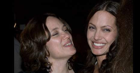 Angelina Jolie dormiu com namorado da mãe