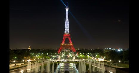IMAGEM DO DIA: Parabéns Torre Eiffel