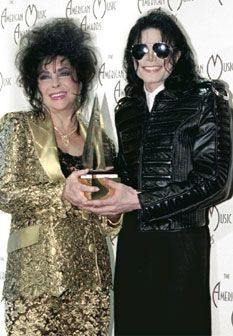 Elizabeth Taylor não estará presente no memorial a Michael Jackson