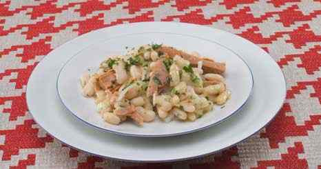 Salada de feijão branco com atum