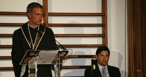 Mourinho j&aacute; &eacute; doutor 