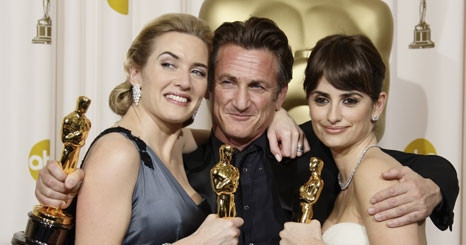 Kate Winslet e Sean Penn são os grandes vencedores